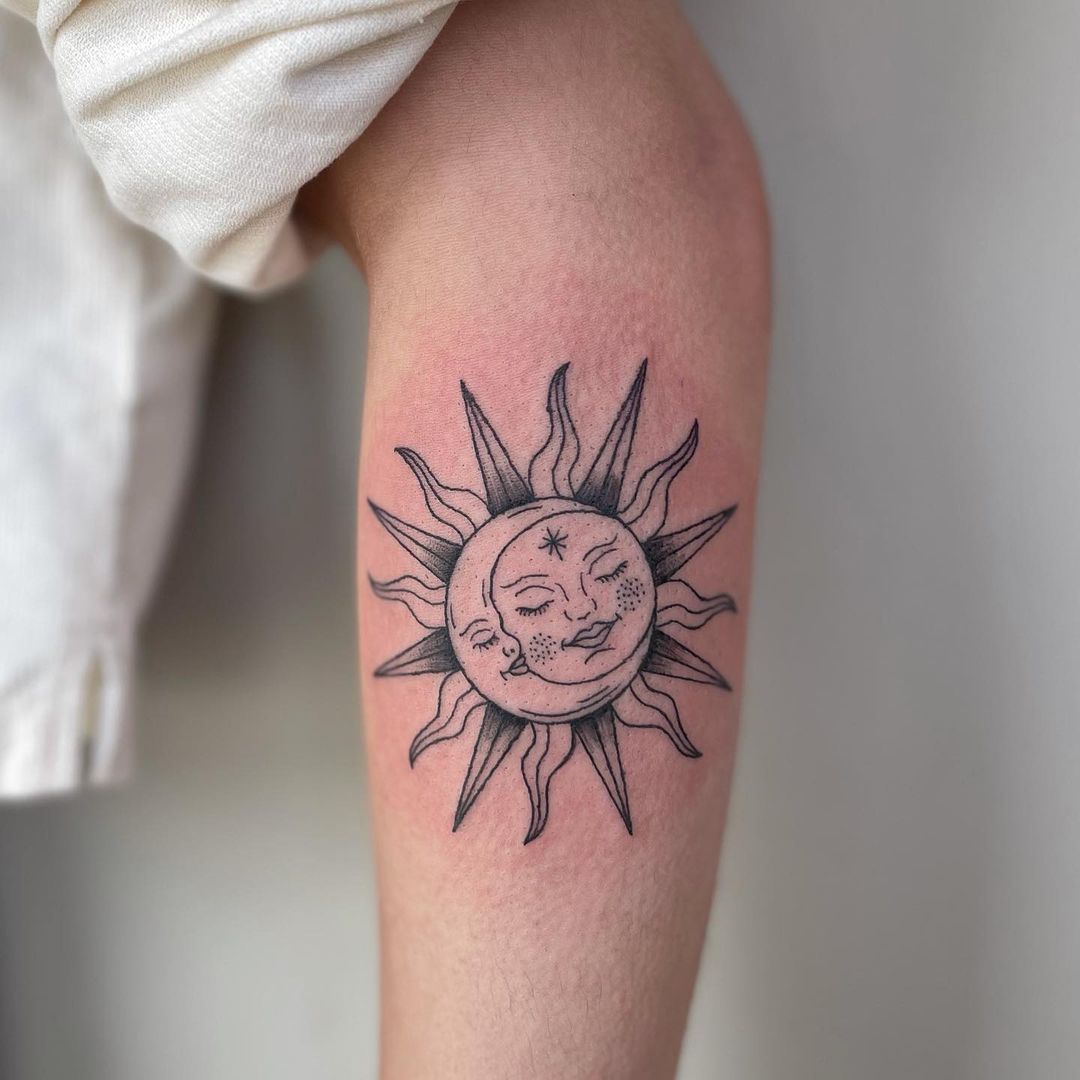 Tatuagem de sol e lua 55 ideias que vão te encantar