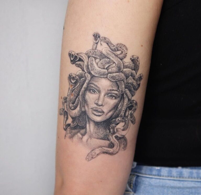 Tatuagem de medusa 50 ideias incríveis para tatuar sua pele