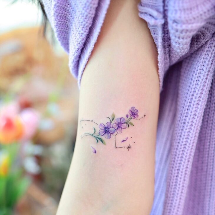 Tatuagem de flor pequena 75