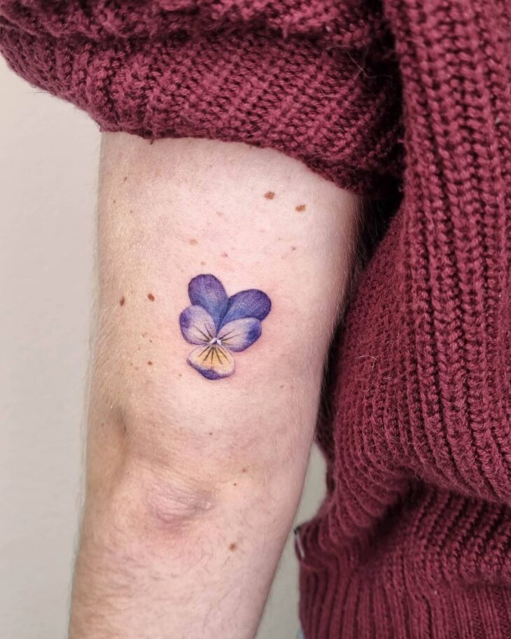 Tatuagem de flor pequena 77