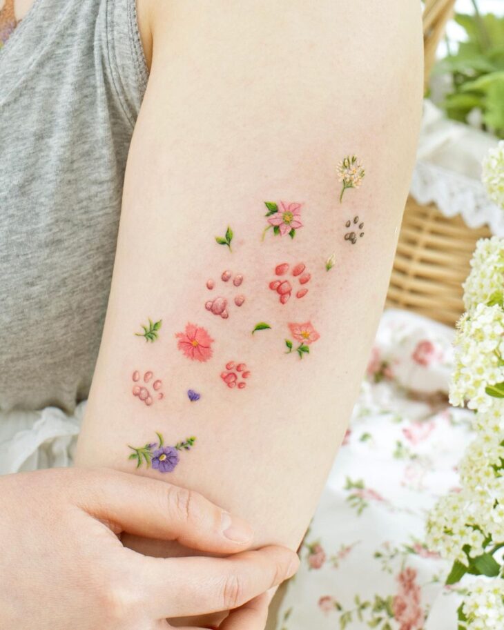 Tatuagem de flor pequena 95
