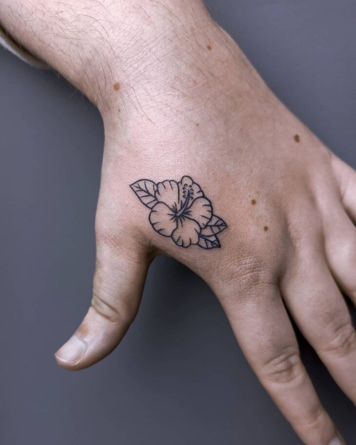 Tatuagem de flor pequena 105