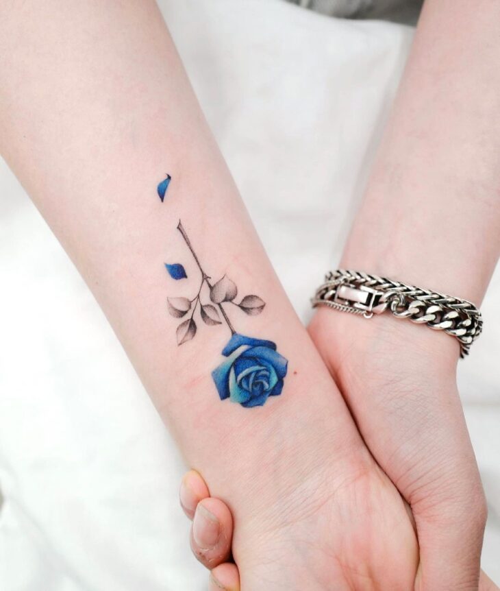 Tatuagem de flor pequena 119