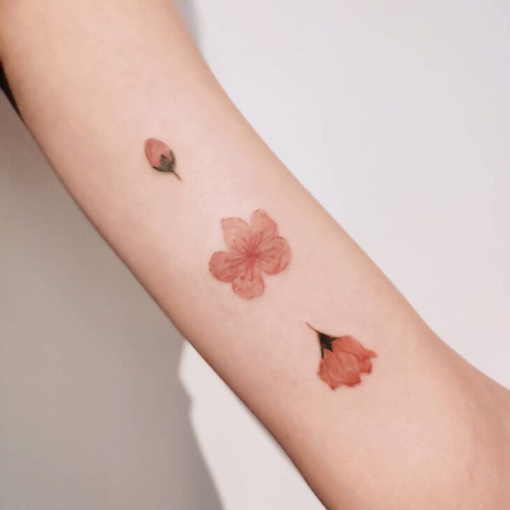 Tatuagem de flor pequena 125
