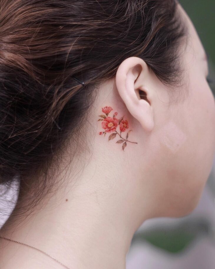 Tatuagem de flor pequena 131