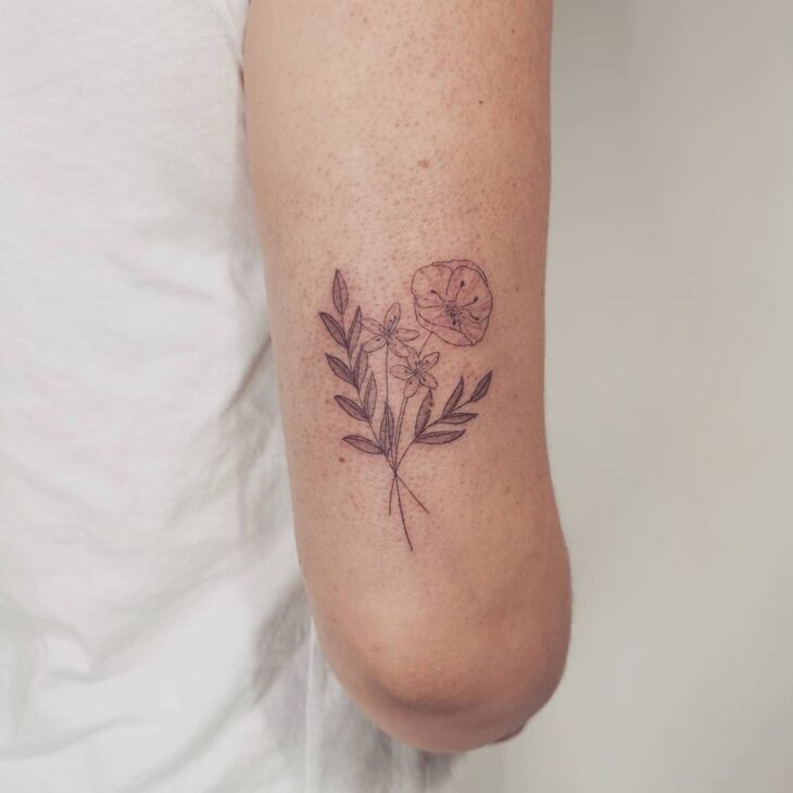 Tatuagem de flor pequena 141