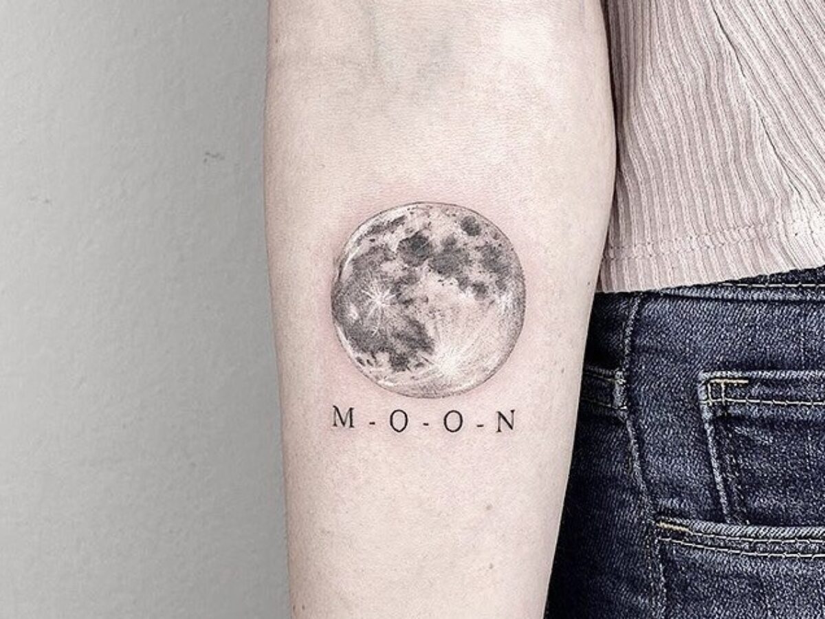 Tatuagem De Lua Cheia Em Preto E Branco