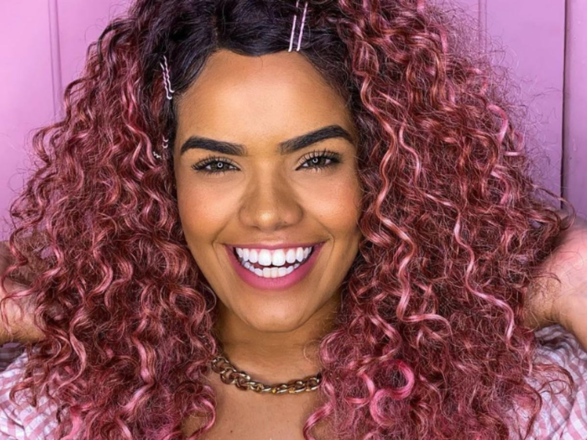 Cabelo cacheado rosa: 40 fotos + tutoriais para fazer o seu