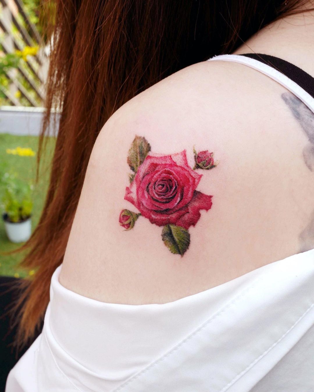 Tatuagem de rosa: 125 opções de desenho para inspirar você