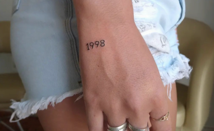 Tatuagem na mão feminina: 64 Inspirações que nunca saem de moda